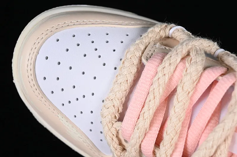All Categories Nk SB Dunk Series Nk SB Dunk Low Low-top sneakers Nk Dunk Low Retro vibe style Rose cloth patch Brown and white distressed oxidation SB strap casual sneakers DH9765-100